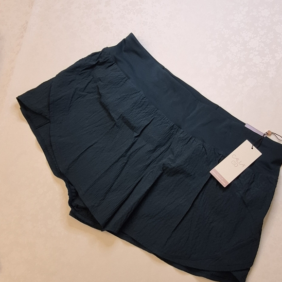 CALIA by Carrie Underwood Pants - Calia XL Kick It Up Shorts 3" Inseam Forest Green